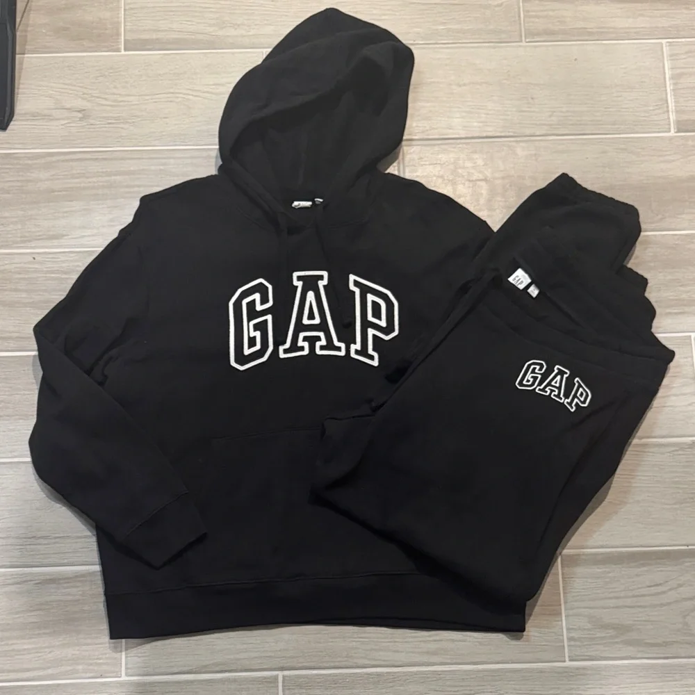 GAP Women’s Sweatsuit - Picture 1 of 1